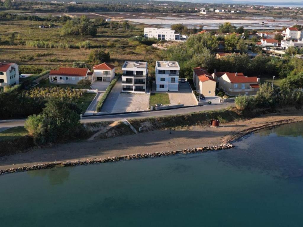 B & R Summer Breeze Apartments Nin Eksteriør bilde