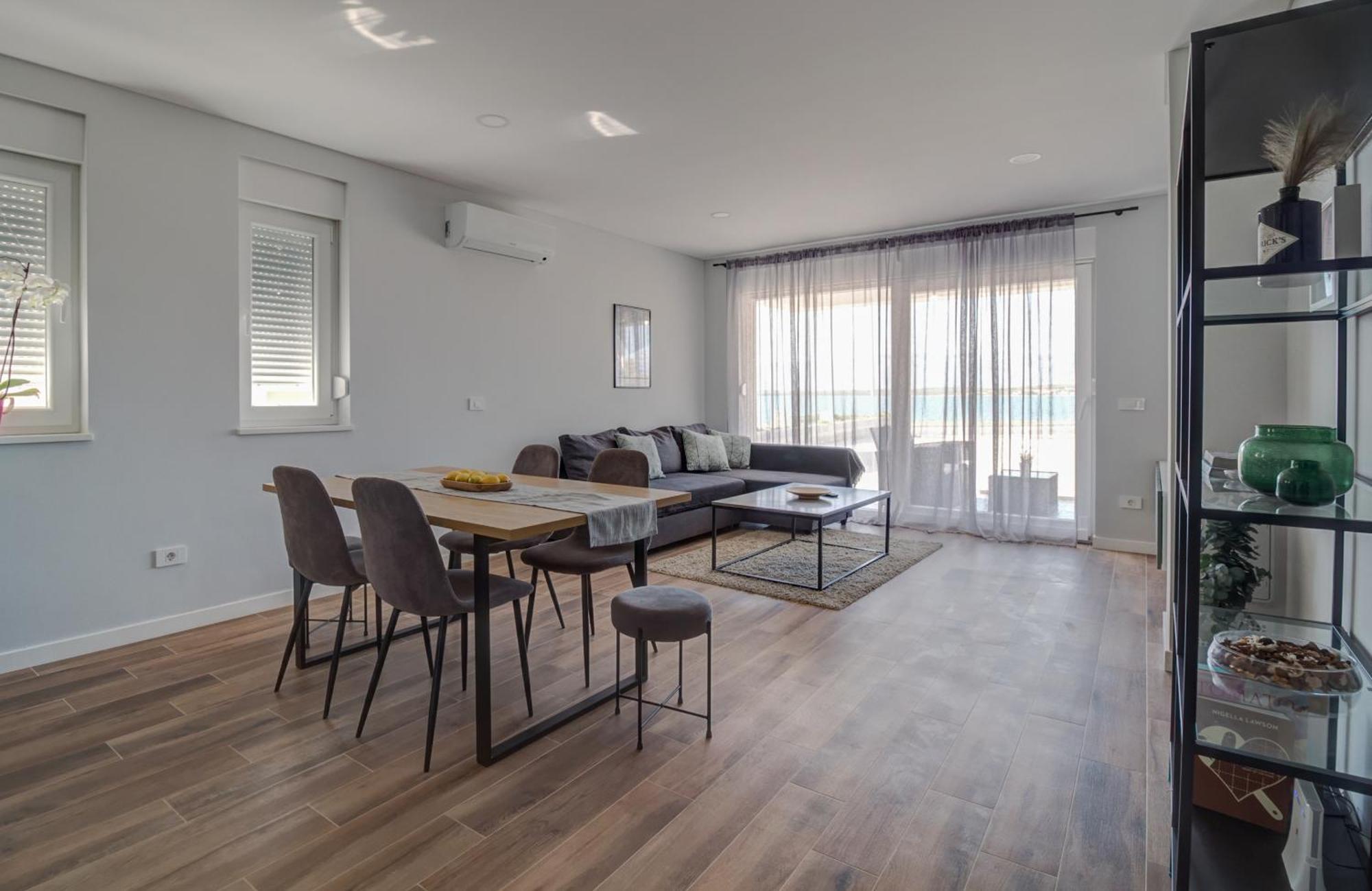 B & R Summer Breeze Apartments Nin Eksteriør bilde