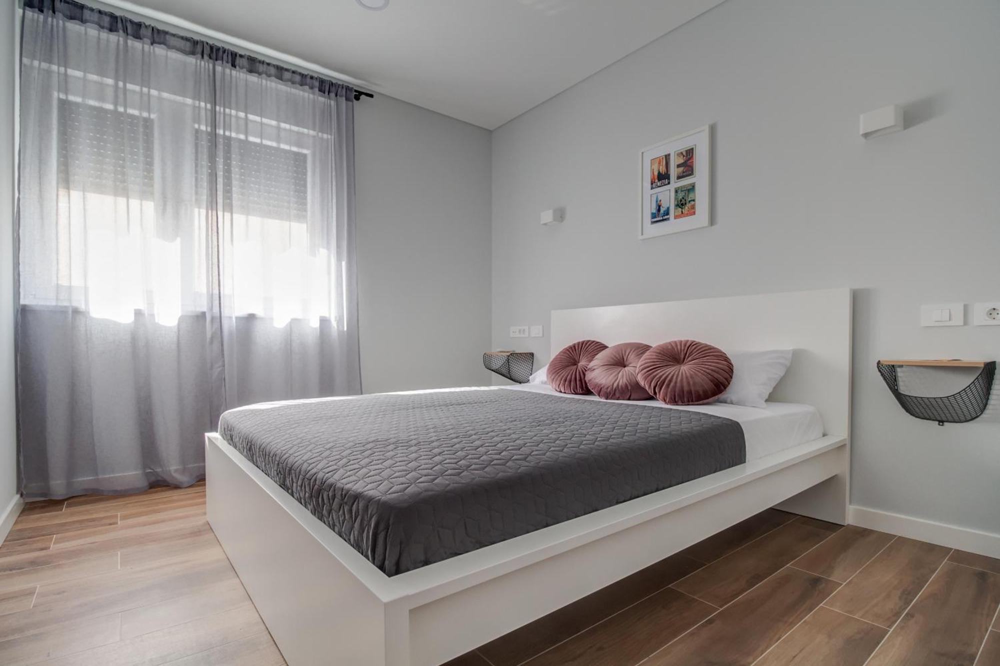 B & R Summer Breeze Apartments Nin Eksteriør bilde